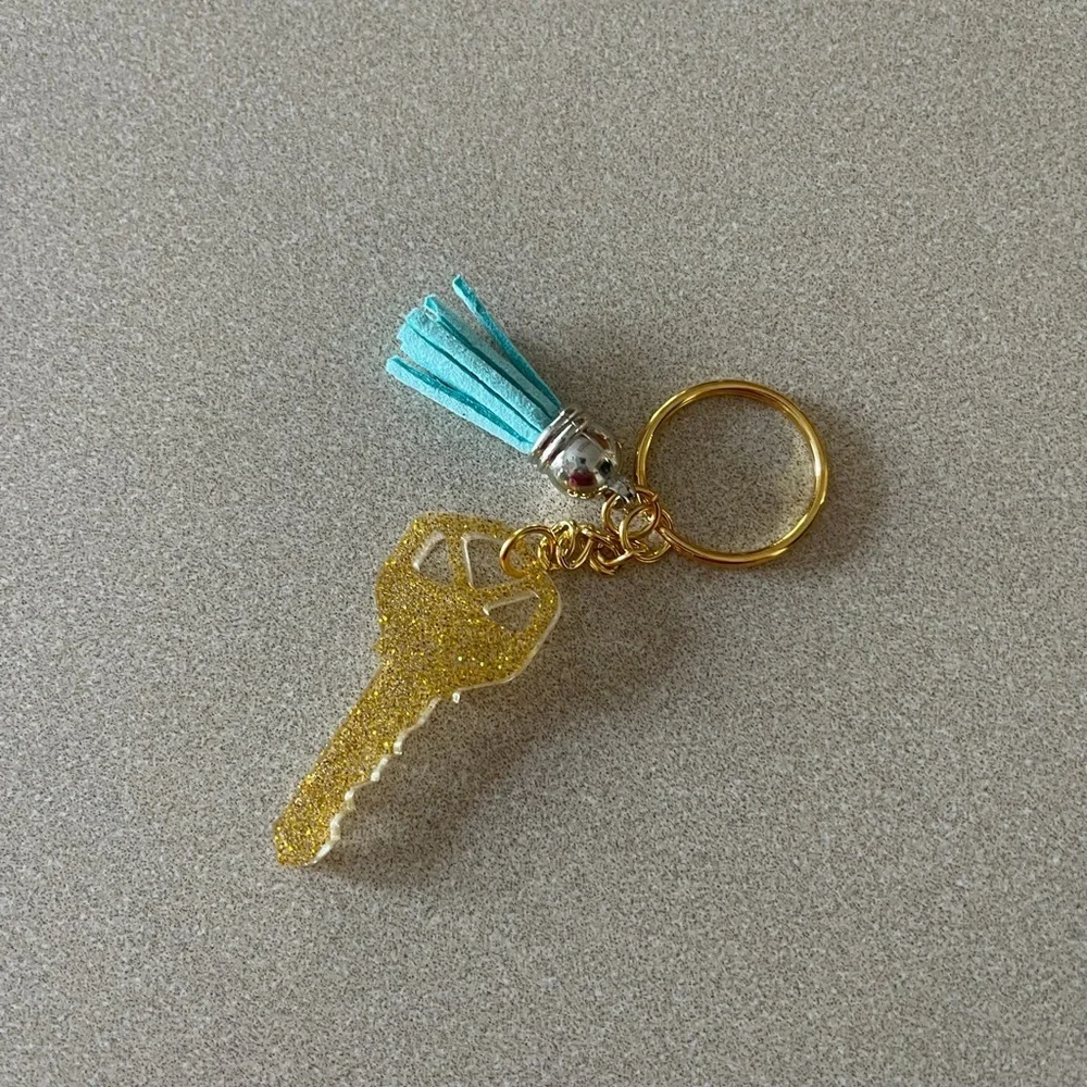 Handmade House/Key Keychains - Picture 3 of 6